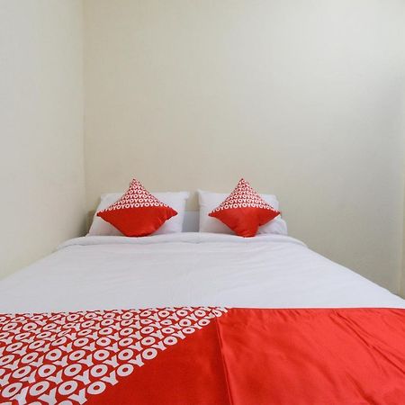 Oyo 1542 Yessy Mansion Otel Ngabean Dış mekan fotoğraf