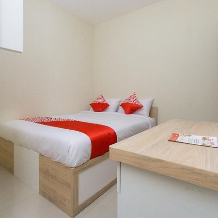 Oyo 1542 Yessy Mansion Otel Ngabean Dış mekan fotoğraf