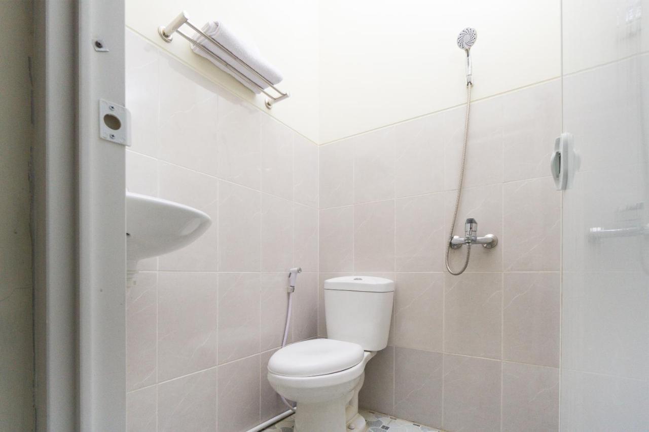 Oyo 1542 Yessy Mansion Otel Ngabean Dış mekan fotoğraf