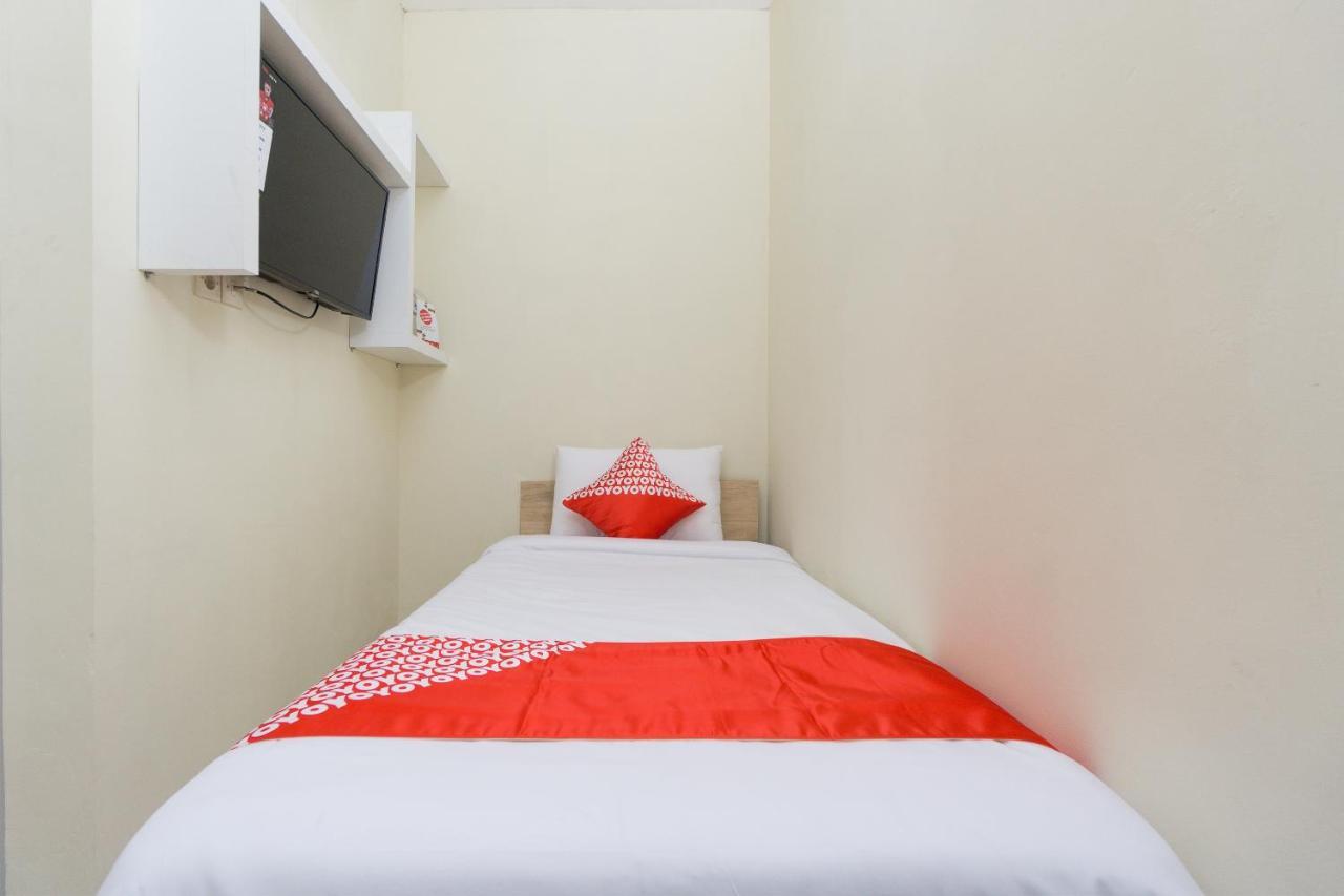 Oyo 1542 Yessy Mansion Otel Ngabean Dış mekan fotoğraf