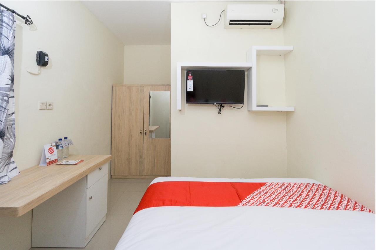 Oyo 1542 Yessy Mansion Otel Ngabean Dış mekan fotoğraf