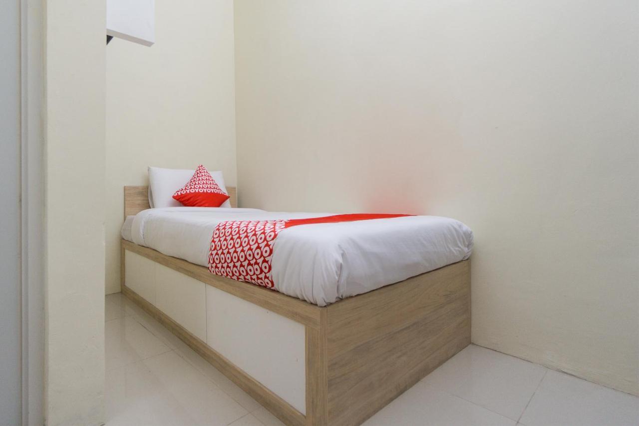 Oyo 1542 Yessy Mansion Otel Ngabean Dış mekan fotoğraf