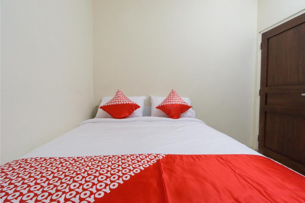 Oyo 1542 Yessy Mansion Otel Ngabean Dış mekan fotoğraf