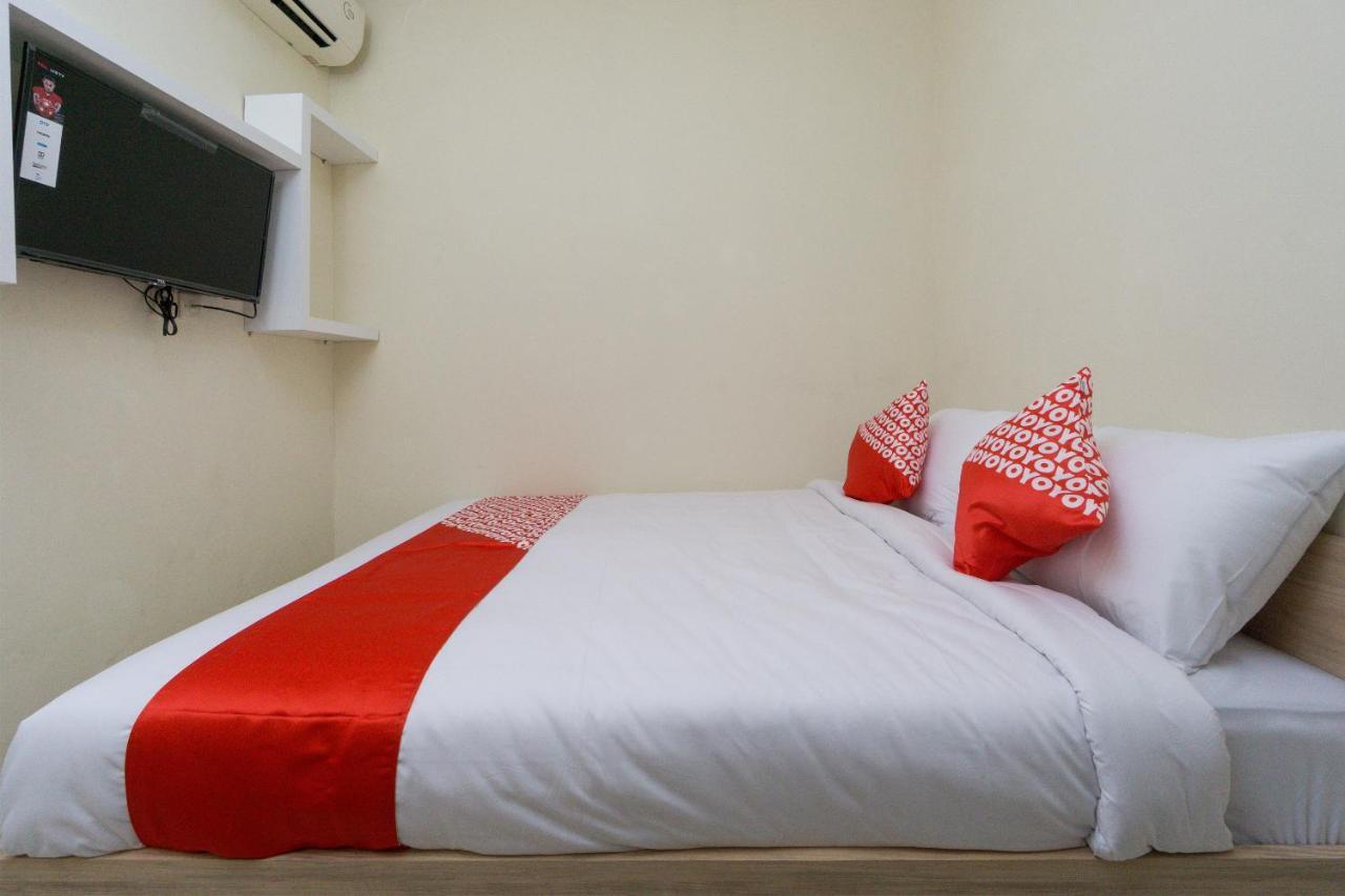 Oyo 1542 Yessy Mansion Otel Ngabean Dış mekan fotoğraf