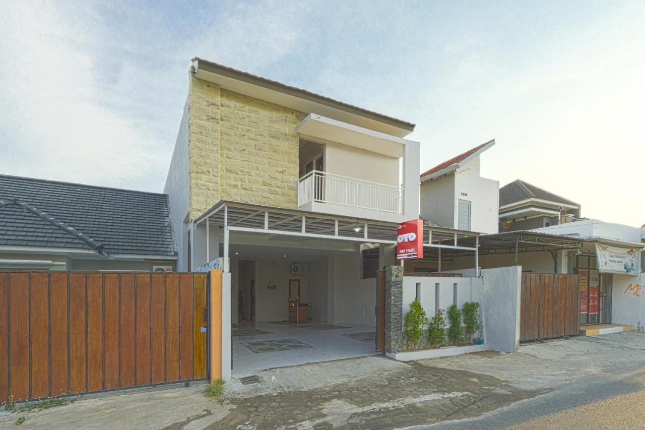 Oyo 1542 Yessy Mansion Otel Ngabean Dış mekan fotoğraf