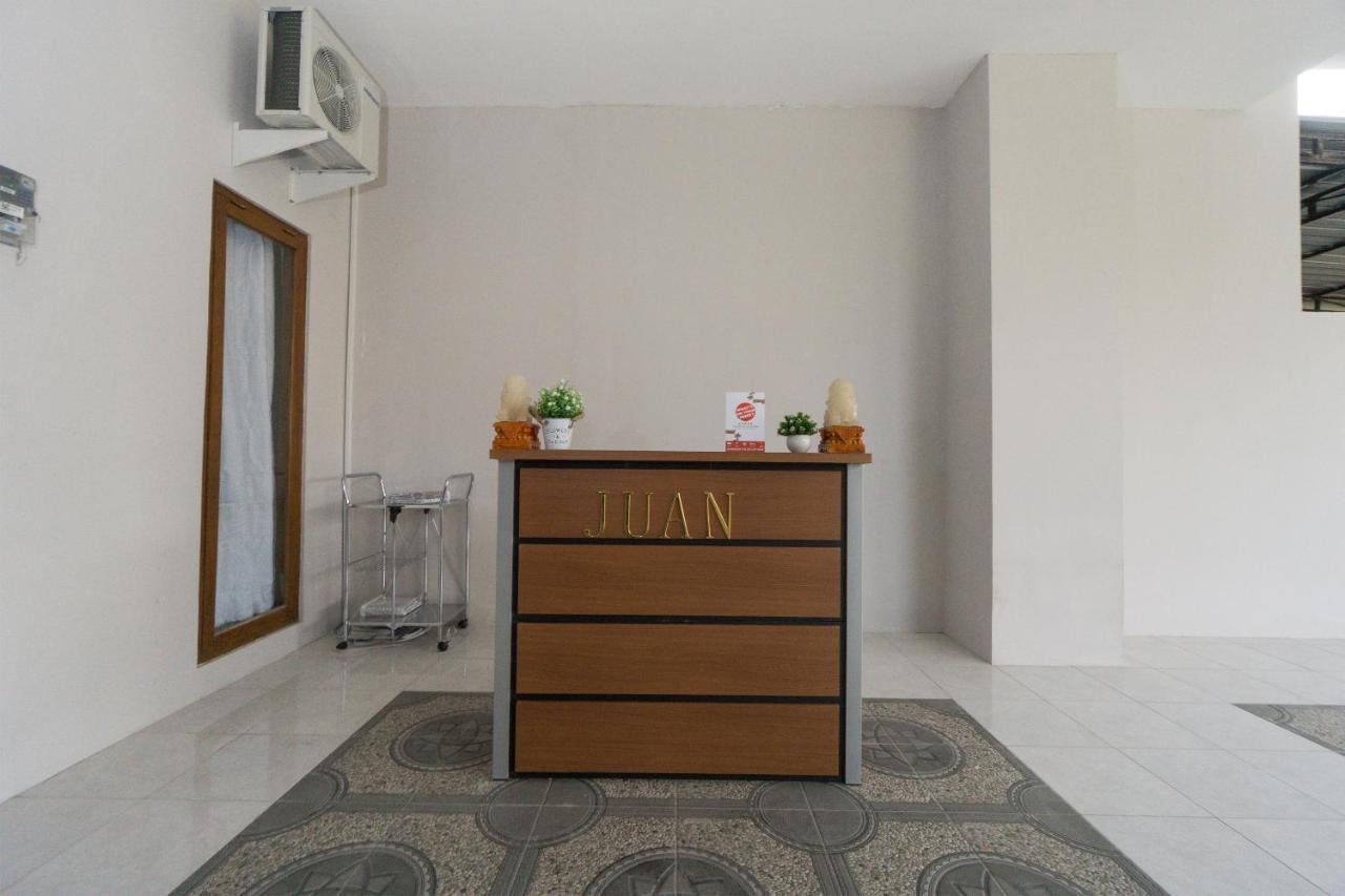 Oyo 1542 Yessy Mansion Otel Ngabean Dış mekan fotoğraf