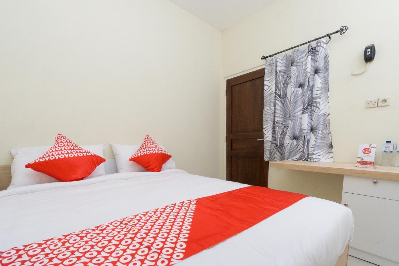 Oyo 1542 Yessy Mansion Otel Ngabean Dış mekan fotoğraf