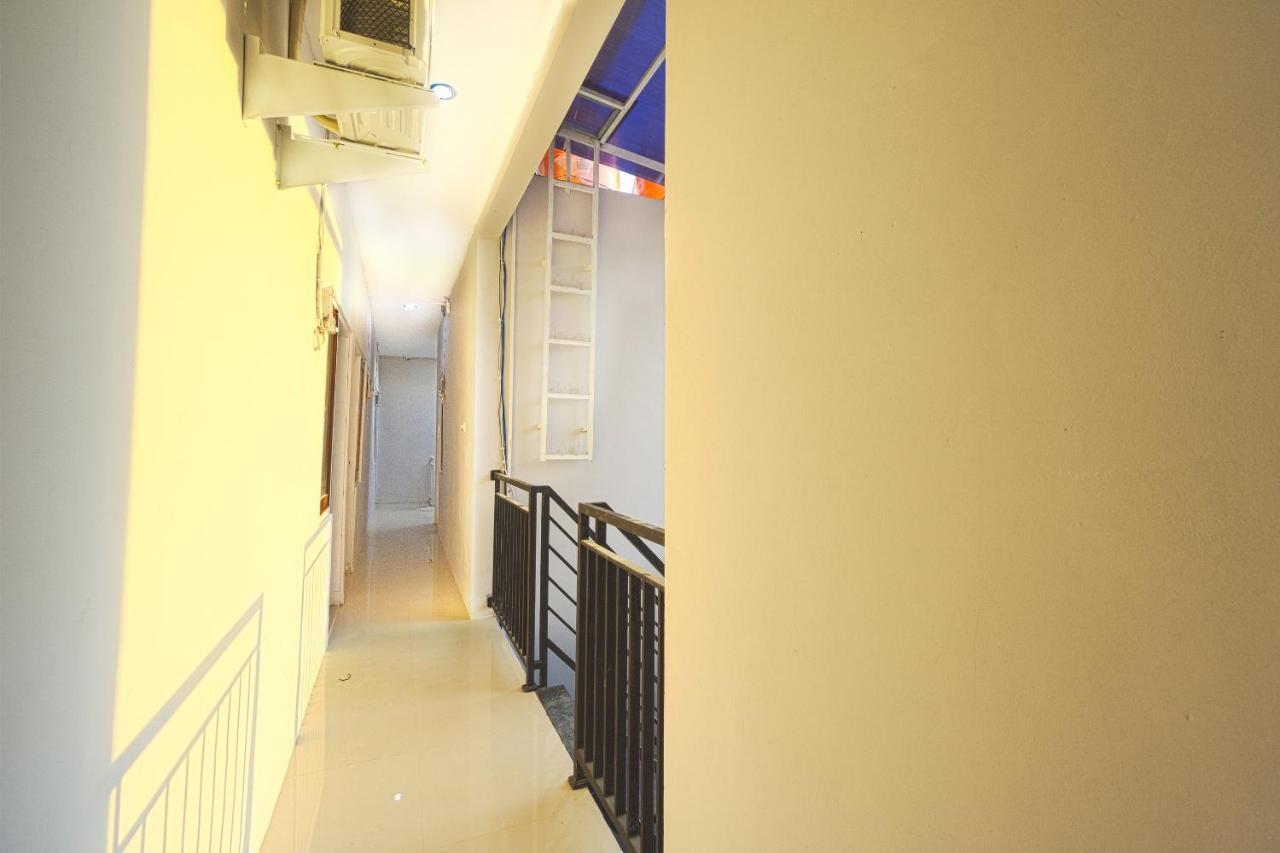 Oyo 1542 Yessy Mansion Otel Ngabean Dış mekan fotoğraf